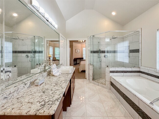 Building Photo - 9402 Brentwood Lakes Cir
