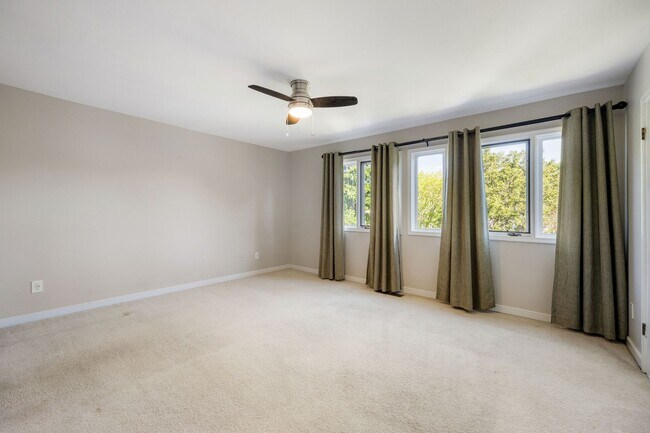 Building Photo - 9154 Lakeland Dr
