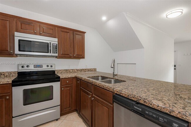 Building Photo - 1000 Palm Trail