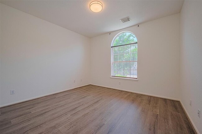 Building Photo - 3630 Shady Grove Dr