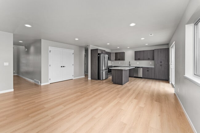 Building Photo - 1427 Thatcher Cir