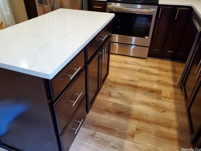 Building Photo - 1201 N Pierce St