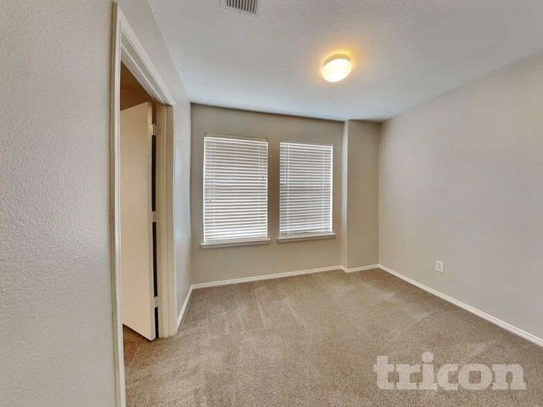 Building Photo - 2338 Manchester Ln