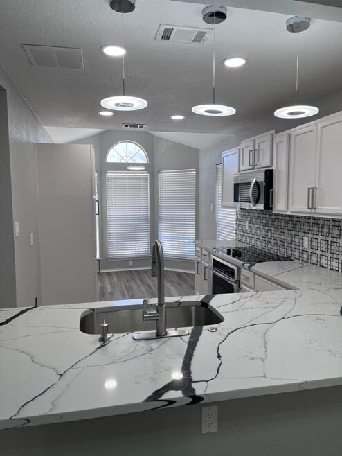 Building Photo - 6820 Douglas Creek