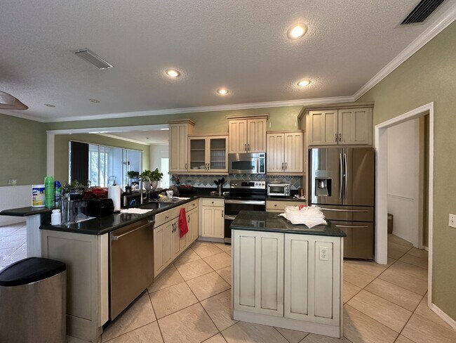 Building Photo - Your Dream Golf Lifestyle Awaits in Fairwa...