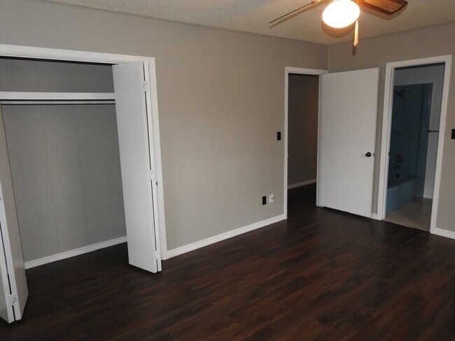 Building Photo - Move-in Ready!  3-Bed, 2-Bath Farmington Home.  Fenced-in backyard + 2x Car Garage