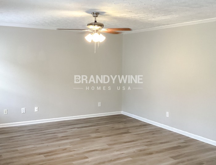 Building Photo - 2025 Newton Estates Dr