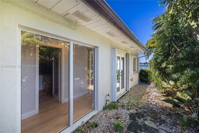 Building Photo - 1375 N Biscayne Point Rd