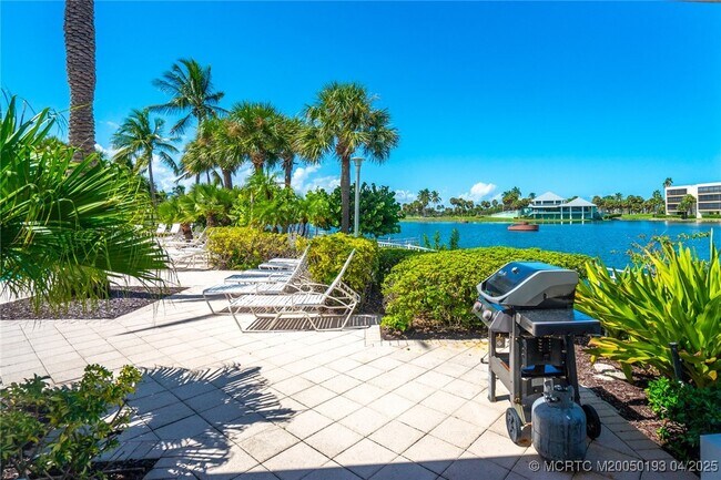 Building Photo - 5799 NE Island Cove Way