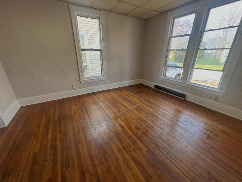 Building Photo - 405 1/2 Douglas St