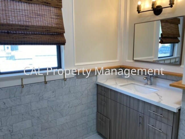 Building Photo - Charming 2 Bed/1.5 Bath house!