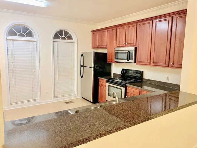 Building Photo - Charming 2-Bedroom, 2.5-Bath Home on Ed Temple Blvd – Convenient Nashville Living!