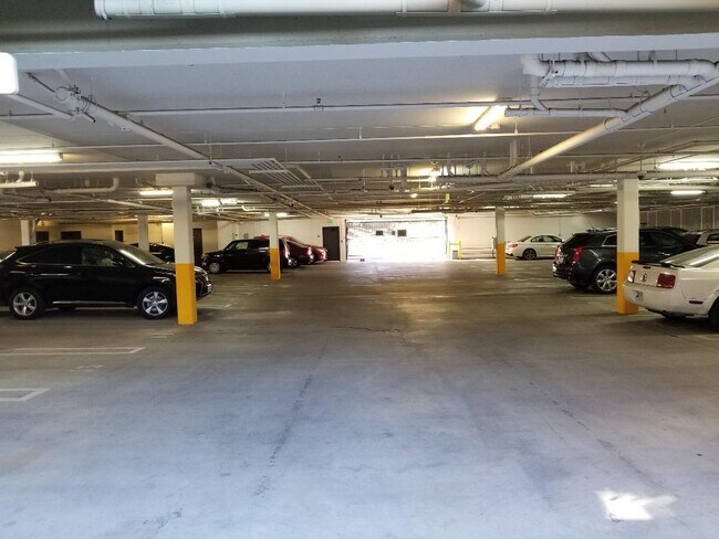 underground garage - 4824 Tujunga Ave