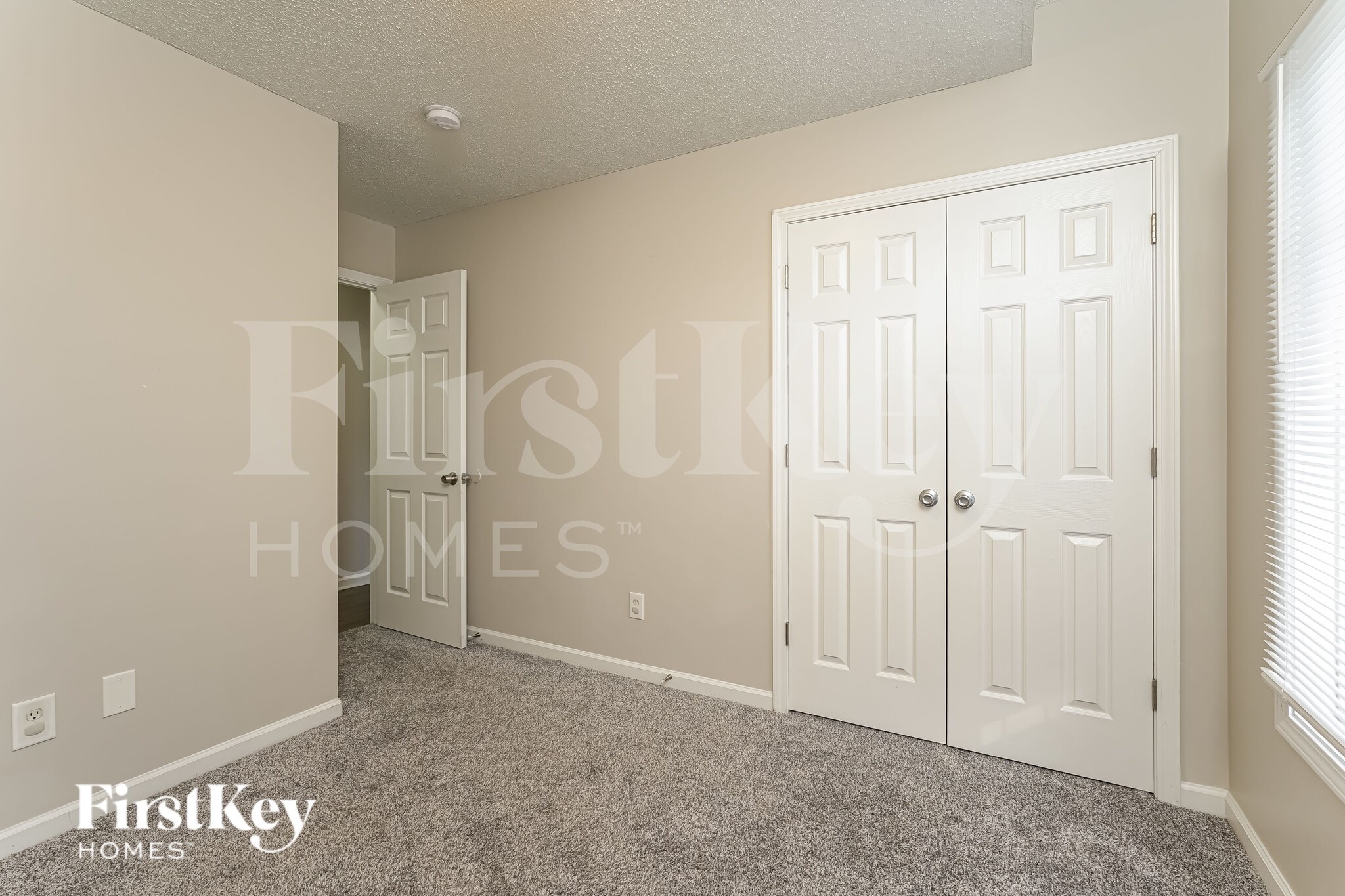 Building Photo - 940 Londonderry Dr