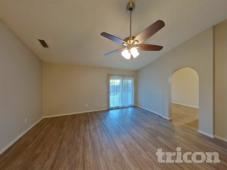 Building Photo - 413 E Merrill Ave