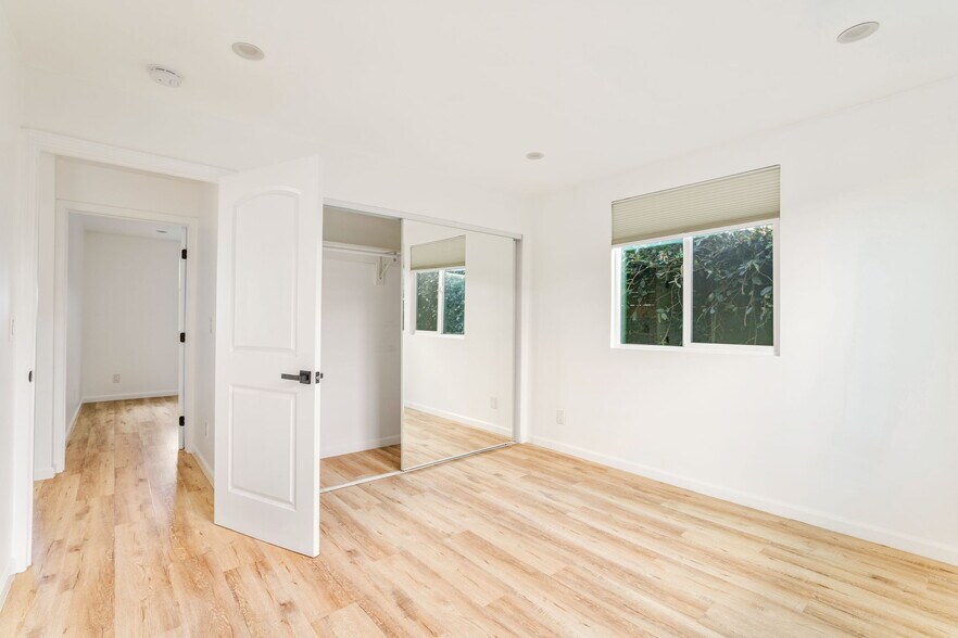 Building Photo - 6029 Eleanor Ave