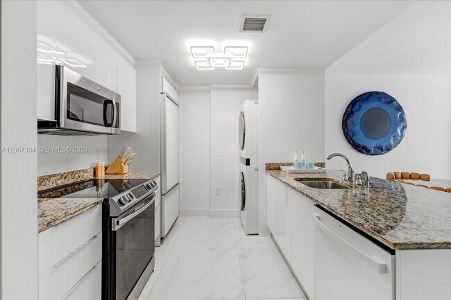Building Photo - 10275 Collins Ave