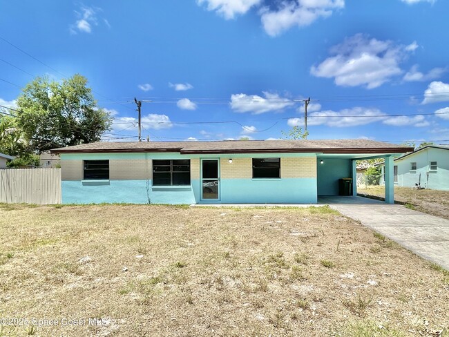 Primary Photo - 1074 Holland St