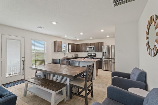 Building Photo - 4826 Hickory Deer Ln