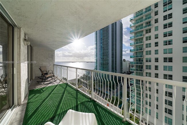 Building Photo - 1200 Brickell Bay Dr