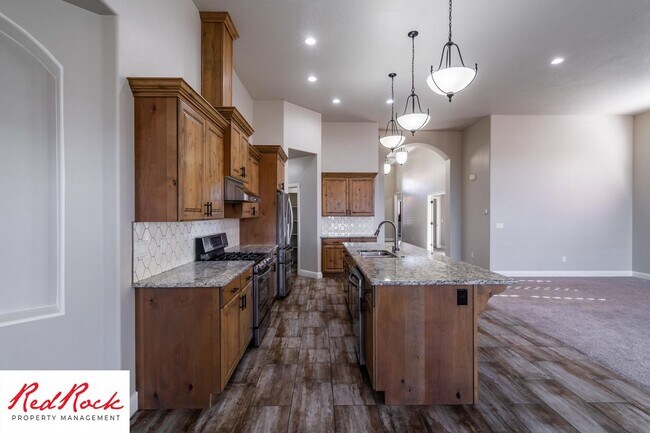 Building Photo - Pet-Friendly 3 Bedroom Home In A Great Neighborhood