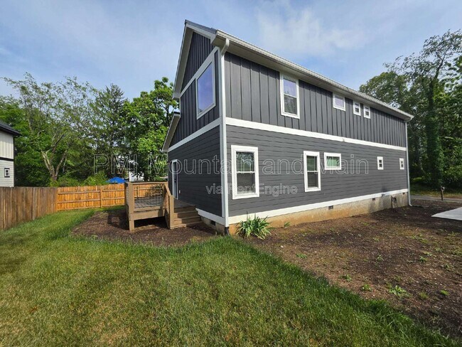 Building Photo - 339 Hazel Mill Rd