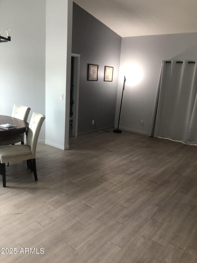 Building Photo - 303 W Fellars Dr