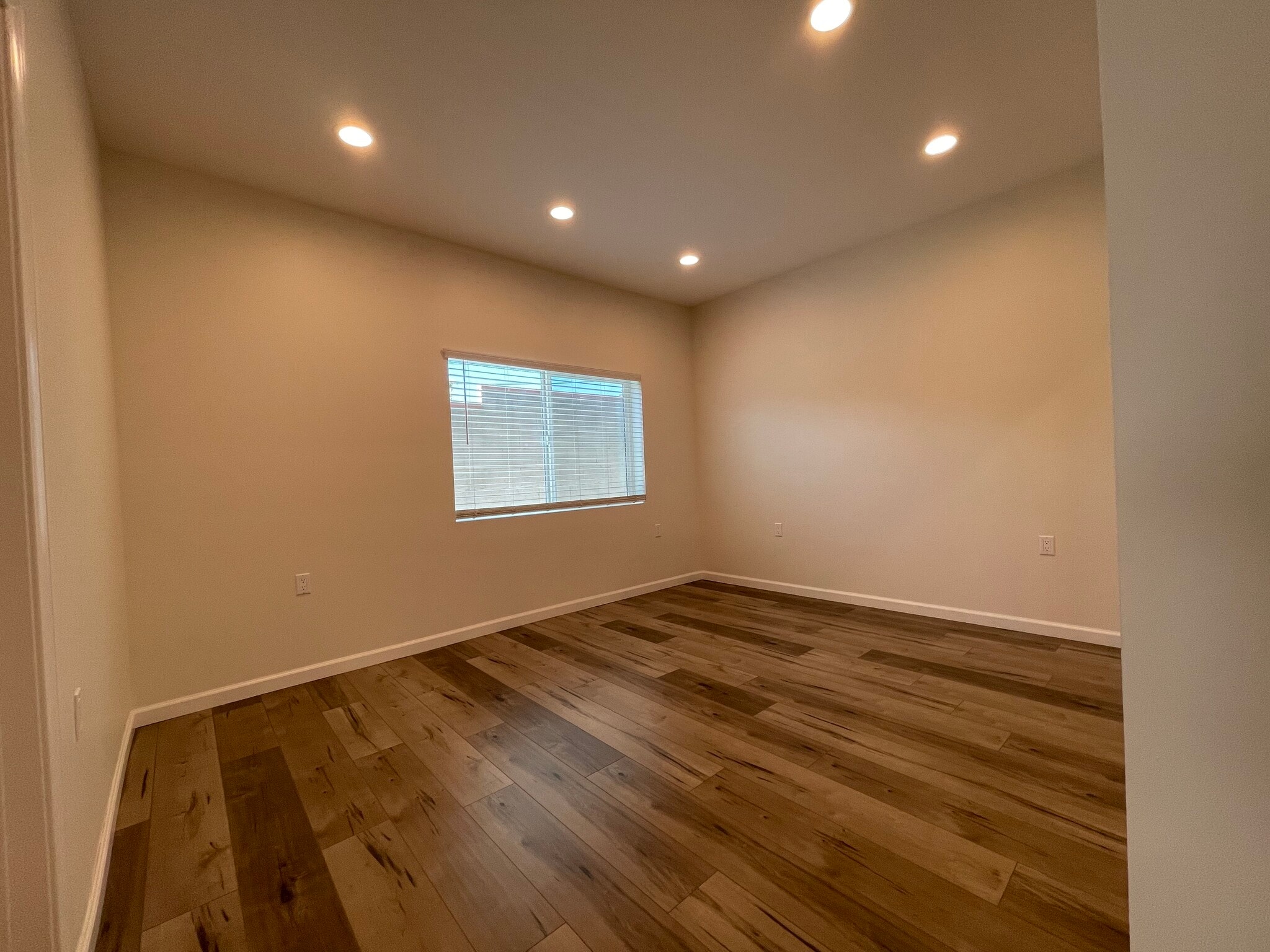 Building Photo - 912 S Bel Aire Dr