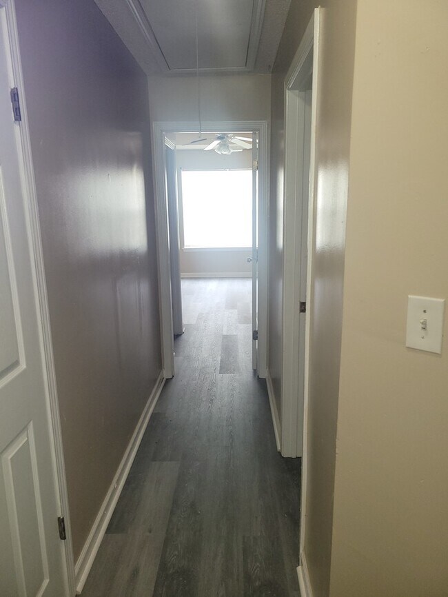 Building Photo - Four Bedroom Town Home Total Electric