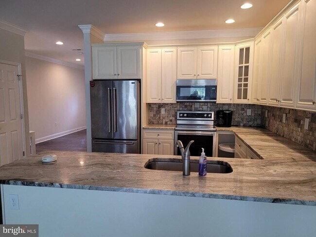 Building Photo - 315 Baltusrol Dr