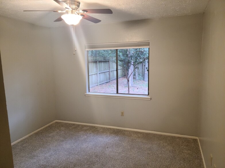 Building Photo - 17 Capewood Ct
