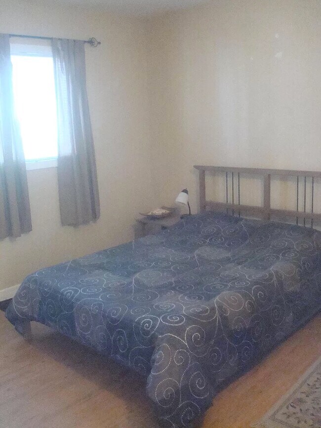 Smaller Bedroom - 415 N Halifax Ave