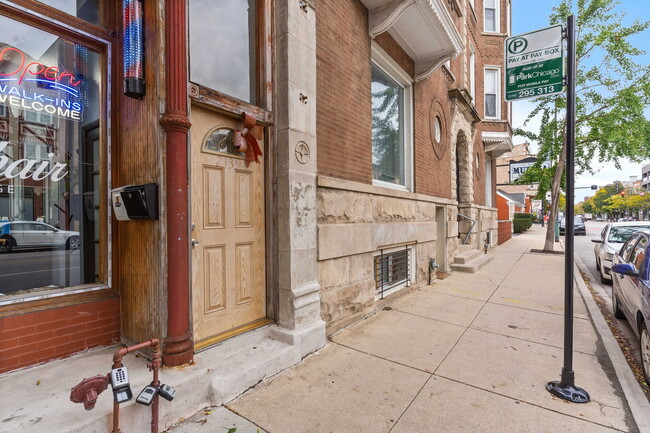 Building Photo - 2139 W Chicago Ave