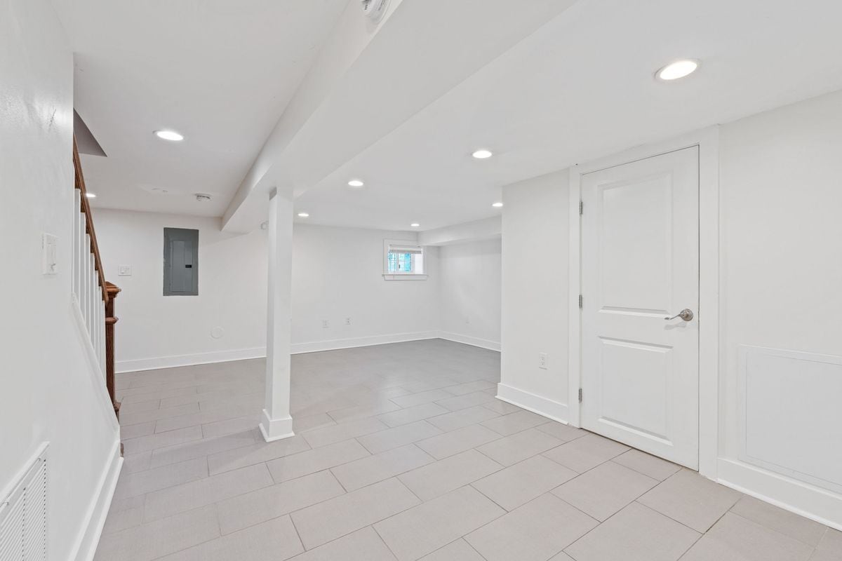 Building Photo - 1110 Orren St NE