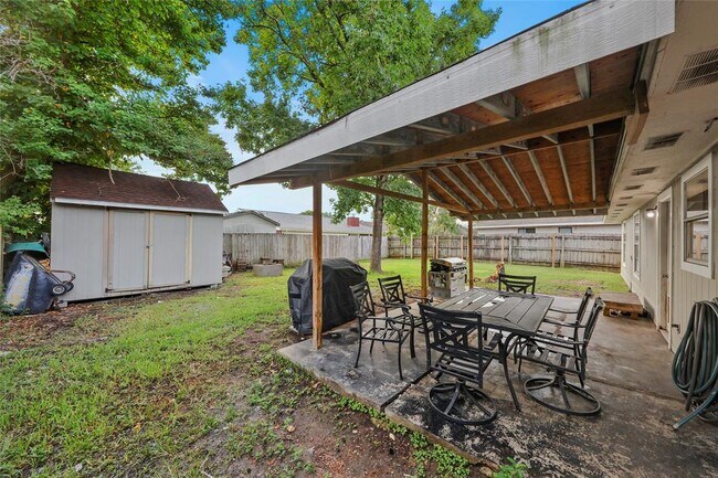 Building Photo - 1350 Holbech Ln