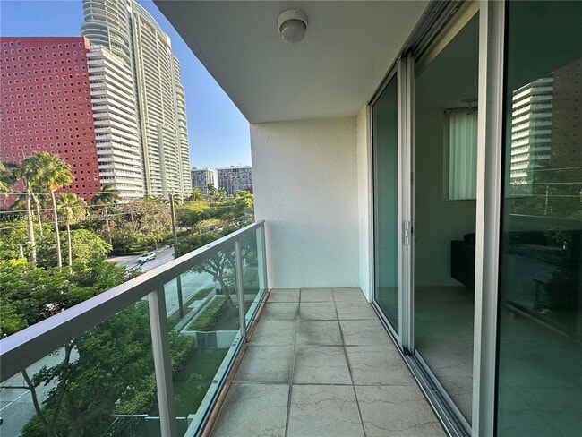 Building Photo - 1550 Brickell Ave