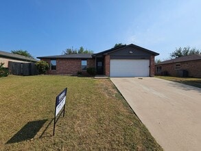 Building Photo - 4509 Stallion Dr