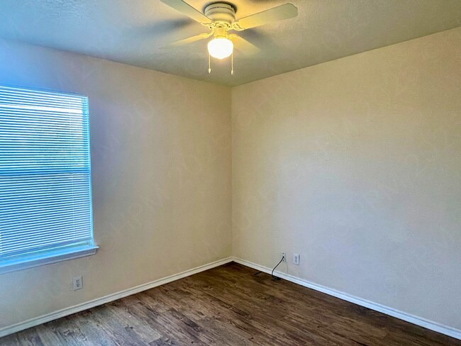 Building Photo - 955 Marble Point