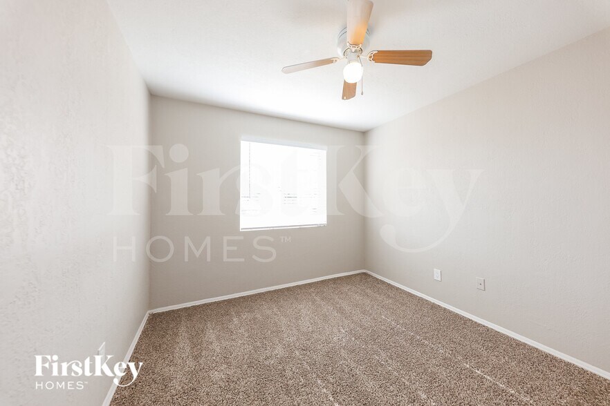 Building Photo - 5702 N 19th Dr