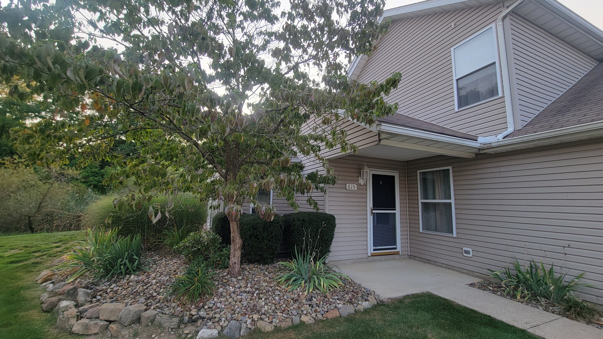 Building Photo - 615 Hilltop Ter