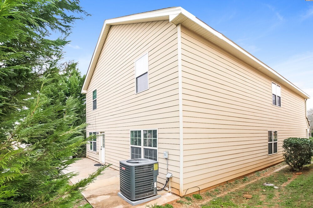 Building Photo - 121 Tyre Dr