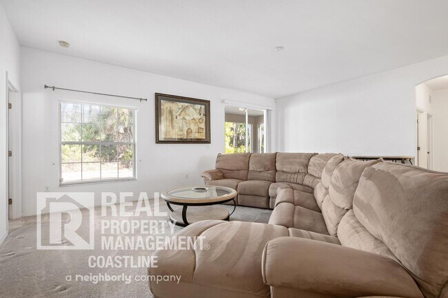 Building Photo - **50% Off First Month's Rent** - Flexible Lease: Seasonal OR Annual Furnished OR Unfurnished