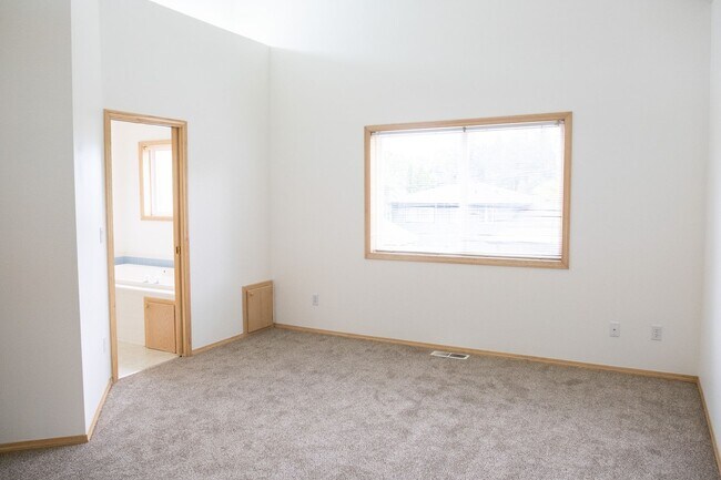 Building Photo - Beautiful Single Family Home In Beaverton  Showings Start 7/6
