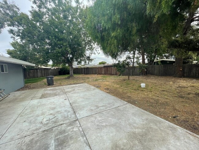 Building Photo - $3250 -- Charming, Centrally Located Singl...