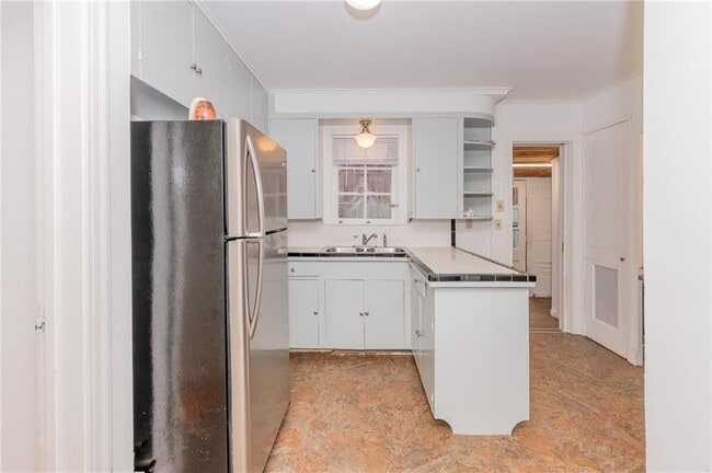 Building Photo - 2404 Schulle Ave