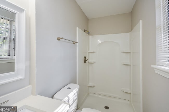 Building Photo - 619 Lakeridge Cir SE