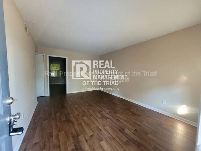 Building Photo - 2574 Green Oaks Ct SE