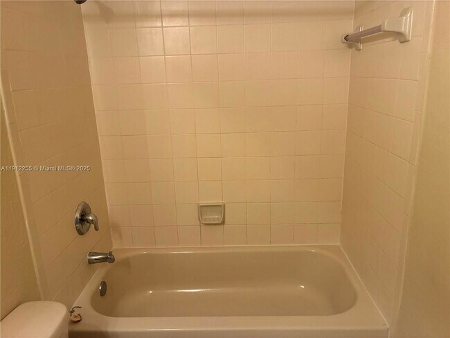 Building Photo - 1666 SE 27th Ct