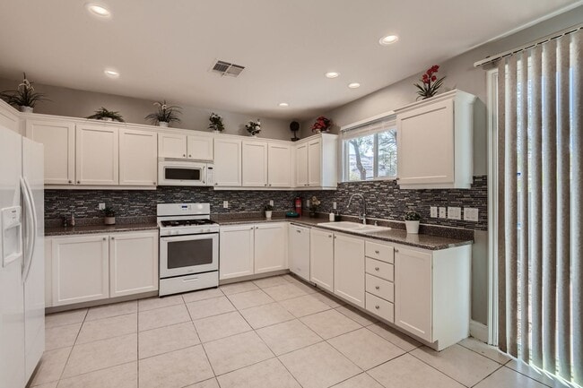 Building Photo - Southwest Home for Rent