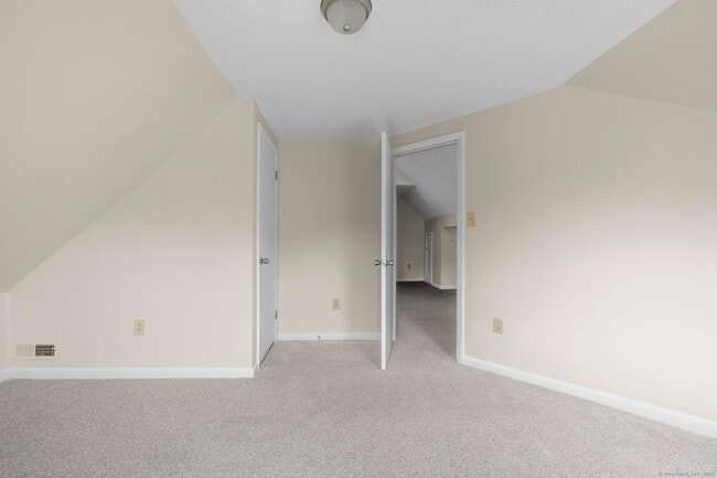 Building Photo - 45 Kossuth St